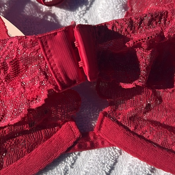 NWT Victoria Secret lace & embellishment bra size 36C - Picture 7 of 9